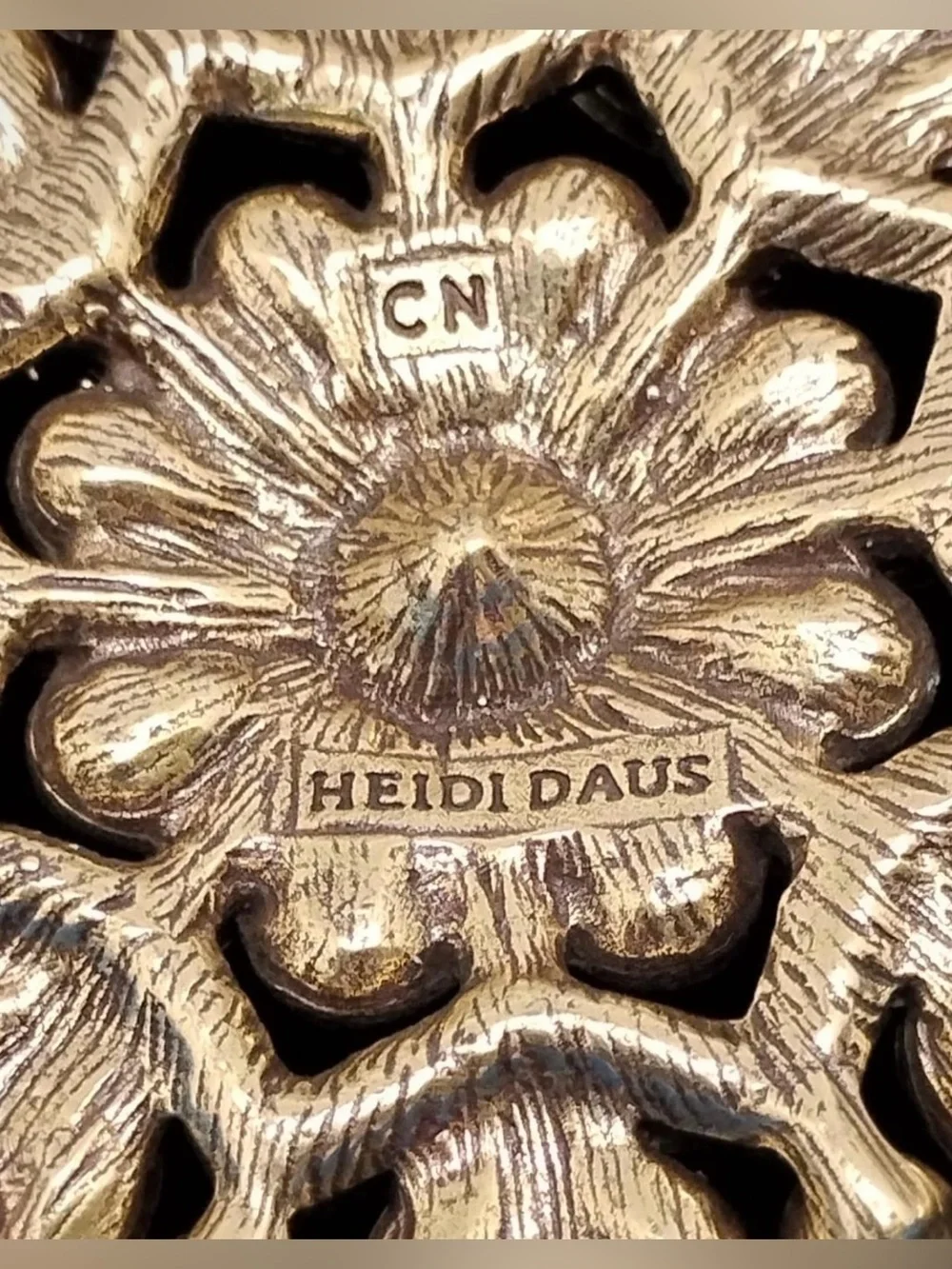 Heidi Daus Magnetic Enhancer Snowflake Pendant Original Warranty Card Included - Picture 3 of 7